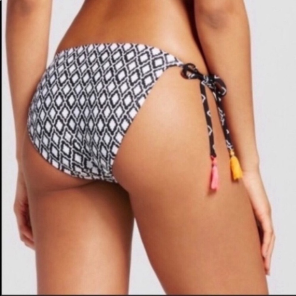 Xhilaration Scalloped Bikini Bottoms Small Black White Geometric Tie Side Tassel - Picture 4 of 4
